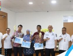 Wali Kota Lubuk Linggau Serahkan Hadiah Sayembara Desain Batik Khas Daerah