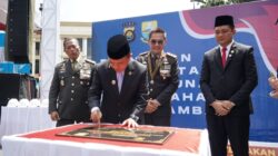 Syukuran Hari Bhayangkara Ke-79, Gubernur Al Haris dan Kapolda Tanda Tangani Prasasti Pembangunan Rumah Tahanan Polda Jambi