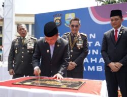 Syukuran Hari Bhayangkara Ke-79, Gubernur Al Haris dan Kapolda Tanda Tangani Prasasti Pembangunan Rumah Tahanan Polda Jambi
