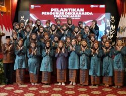 Hj. Hesnidar Haris Lantik Kepengurusan Dekranasda dan Pokja Bunda PAUD Provinsi Jambi Masa Bakti 2025-2030