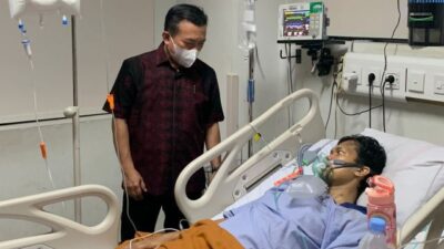 Peduli, Gubernur Al Haris Besuk dan Bantu Oki Yusmika Atlet Taekwondo Penderita Kanker Tulang di RS Fatmawati Jaksel