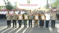 Kapolda Jambi Irjen Pol. Krisno H. Siregar Ganjar Penghargaan Untuk Empat Tokoh Kampung Anti Narkoba